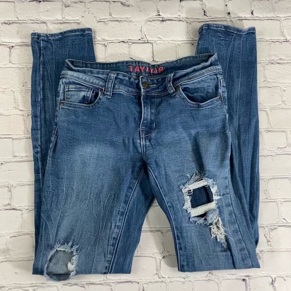 Delia*s Taylor Destructed Skinny  Jeans - Picture 2 of 9